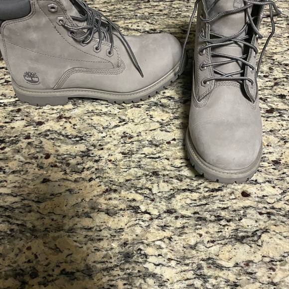 Gorgeous Timberland boots. - Picture 2 of 5